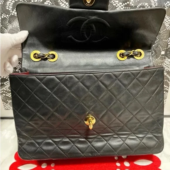 CHANEL Maxi Jumbo quilted XL Lambskin Matelasse chain shoulder Bag - Picture 8 of 12